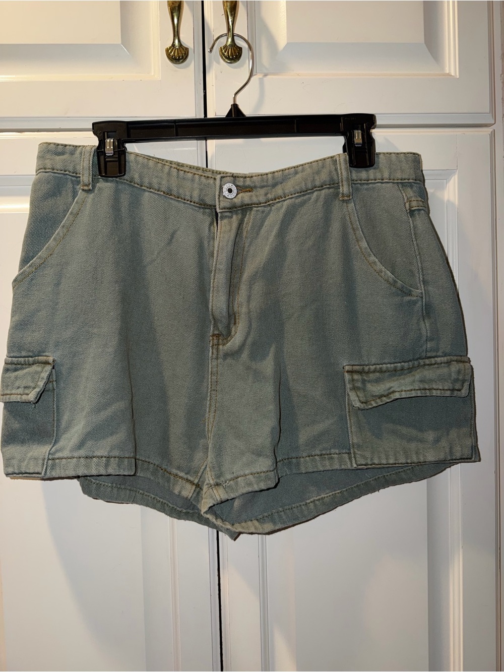 MISSLOOK Light Sage Cargo Shorts with Flap Pockets Size L